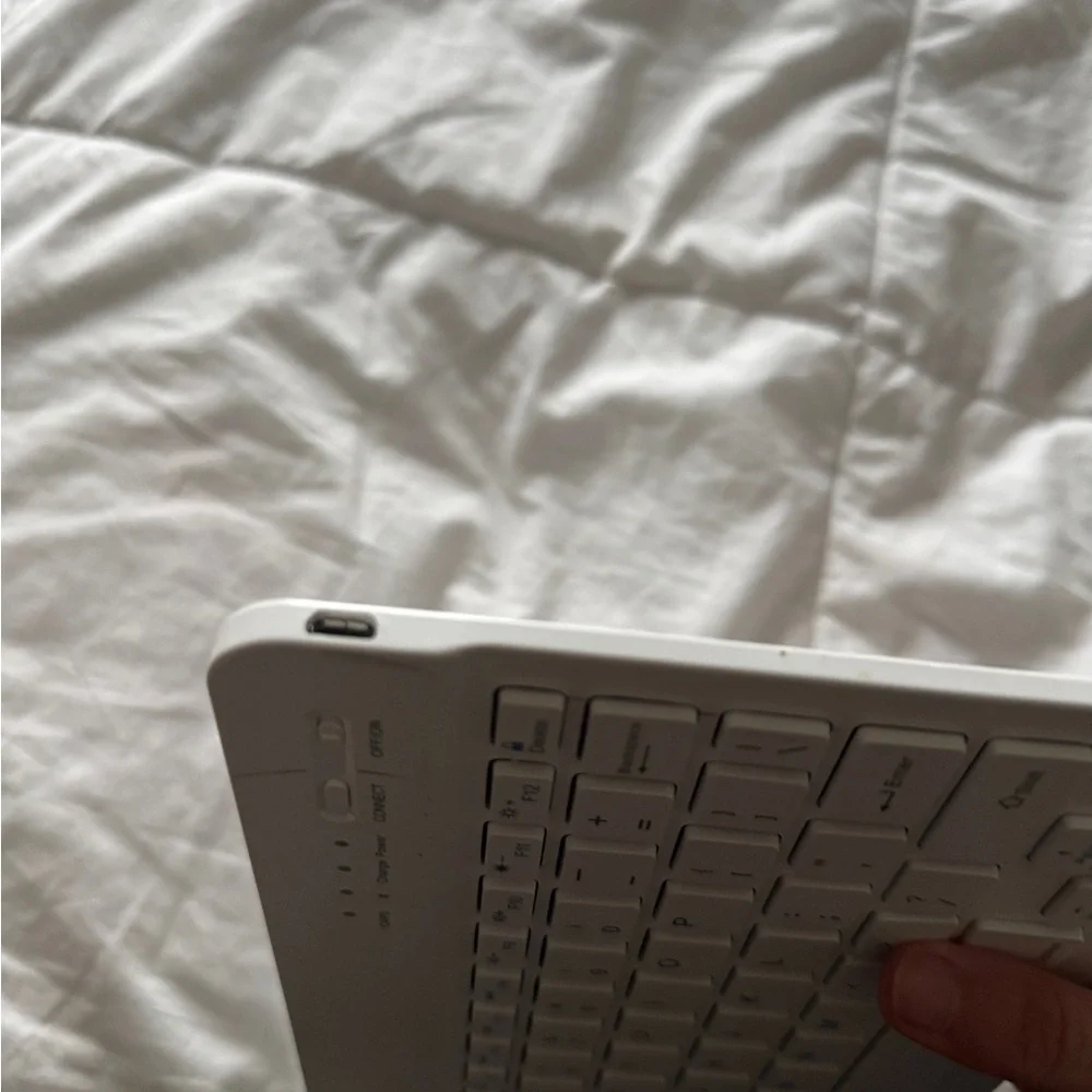 Ultra-Slim White Bluetooth Keyboard Rechargeable Portable Wireless